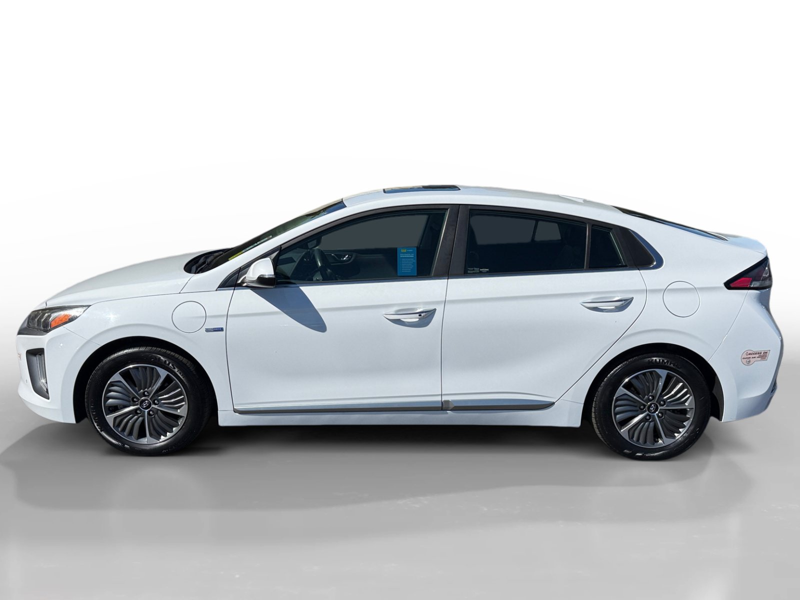 Used 2020 Hyundai Ioniq Limited FWD image 2