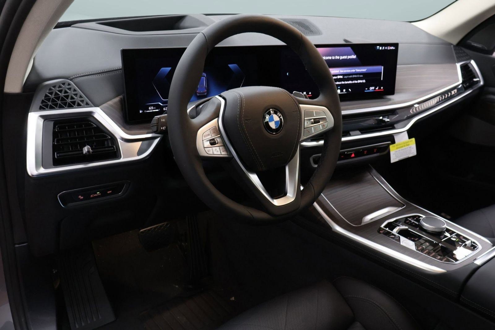 Used 2025 BMW X7 xDrive40i w/ Premium Package image 4