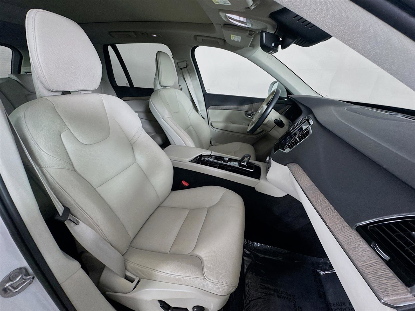 Used 2023 Volvo XC90 T8 Plus w/ Protection Package Premier image 31