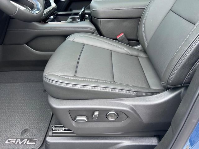 New 2025 GMC Yukon Denali w/ Denali Reserve Package image 25