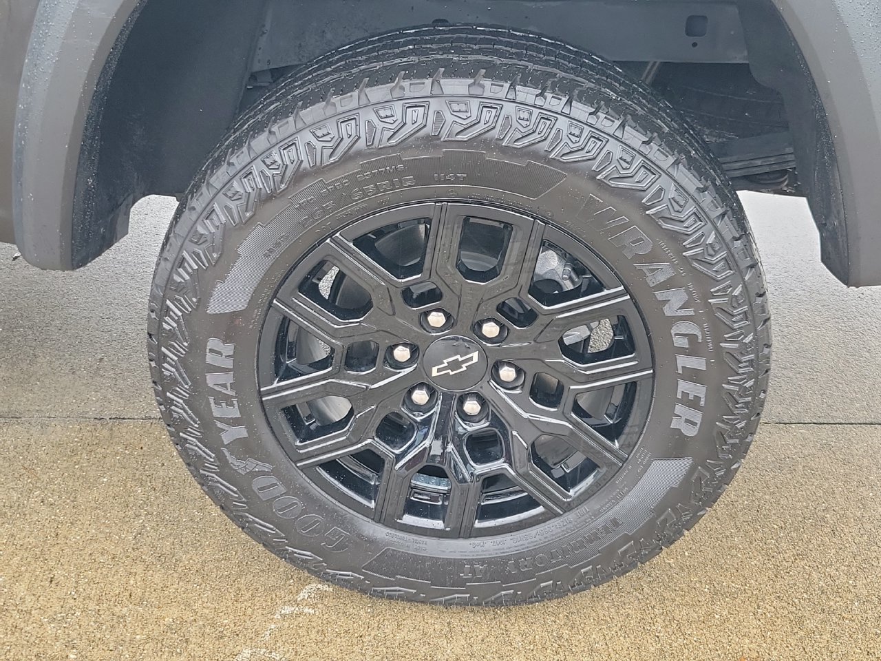 Used 2024 Chevrolet Colorado Trail Boss AWD/4WD image 5