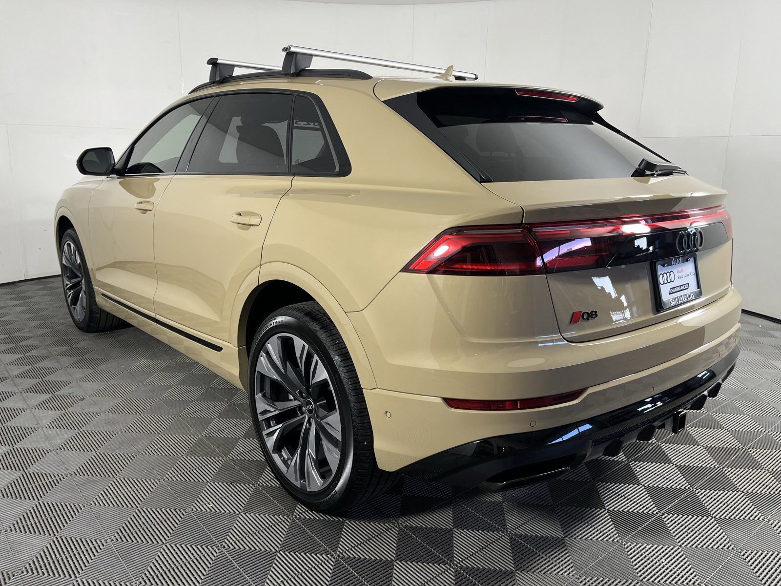 Used 2025 Audi Q8 Premium Plus w/ Premium Plus Package image 6