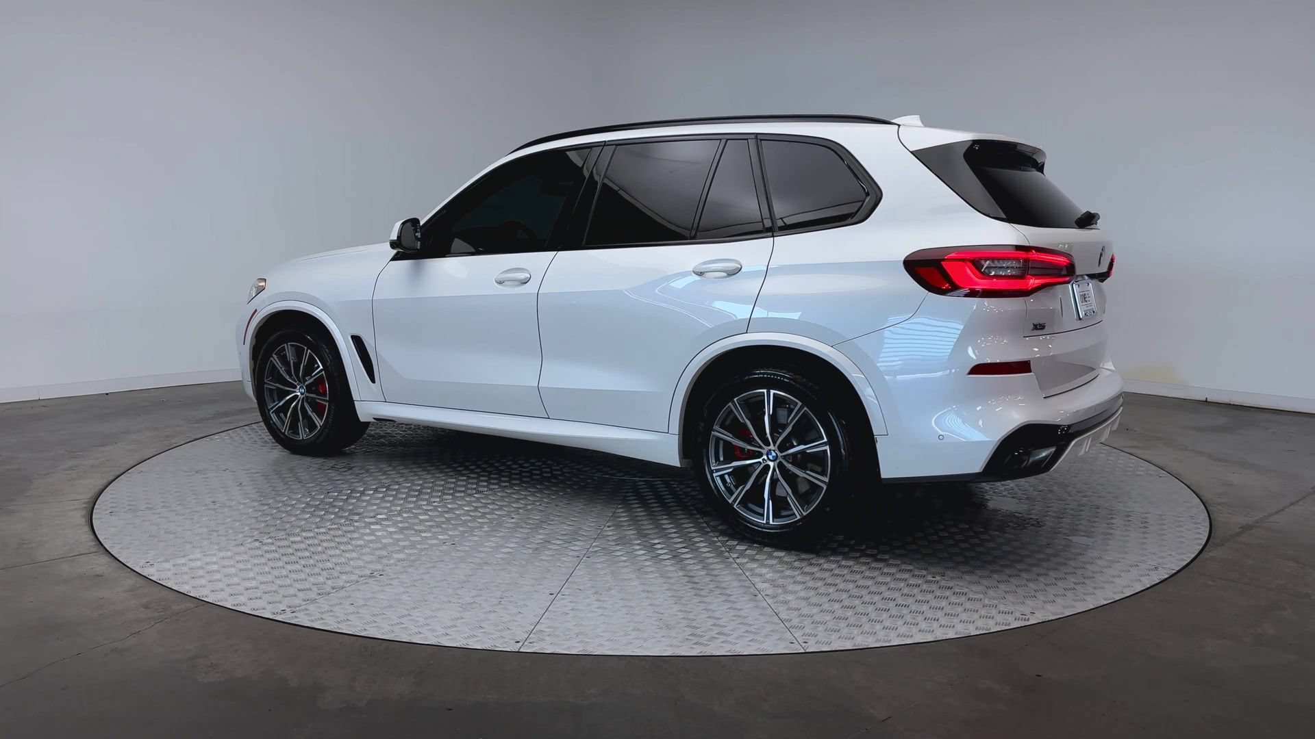 Used 2023 BMW X5 M50i w/ Executive Package AWD/4WD image 6