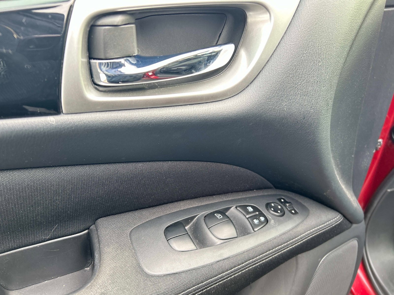 Used 2017 Nissan Pathfinder S image 19