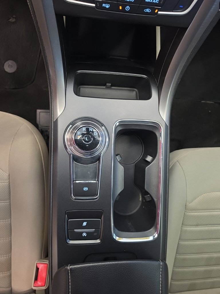 Used 2020 Ford Fusion SE FWD image 25