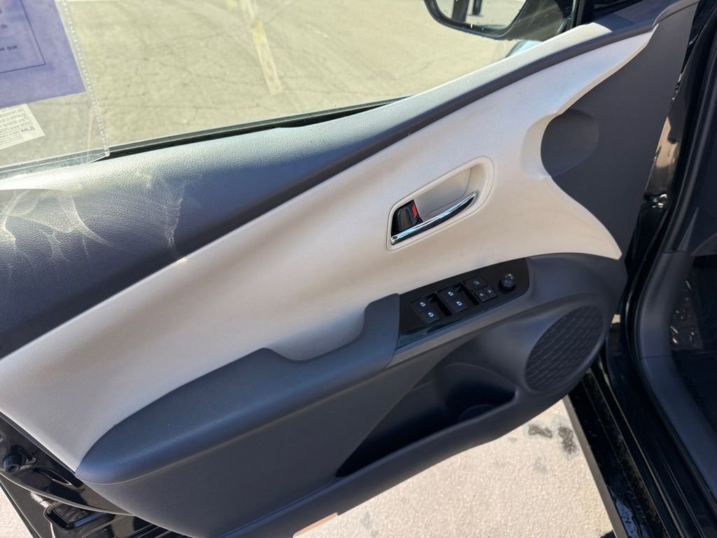 Used 2017 Toyota Prius Three image 11