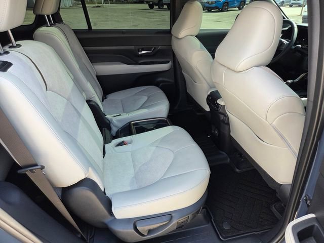 Used 2025 Toyota Grand Highlander AWD Hybrid image 14