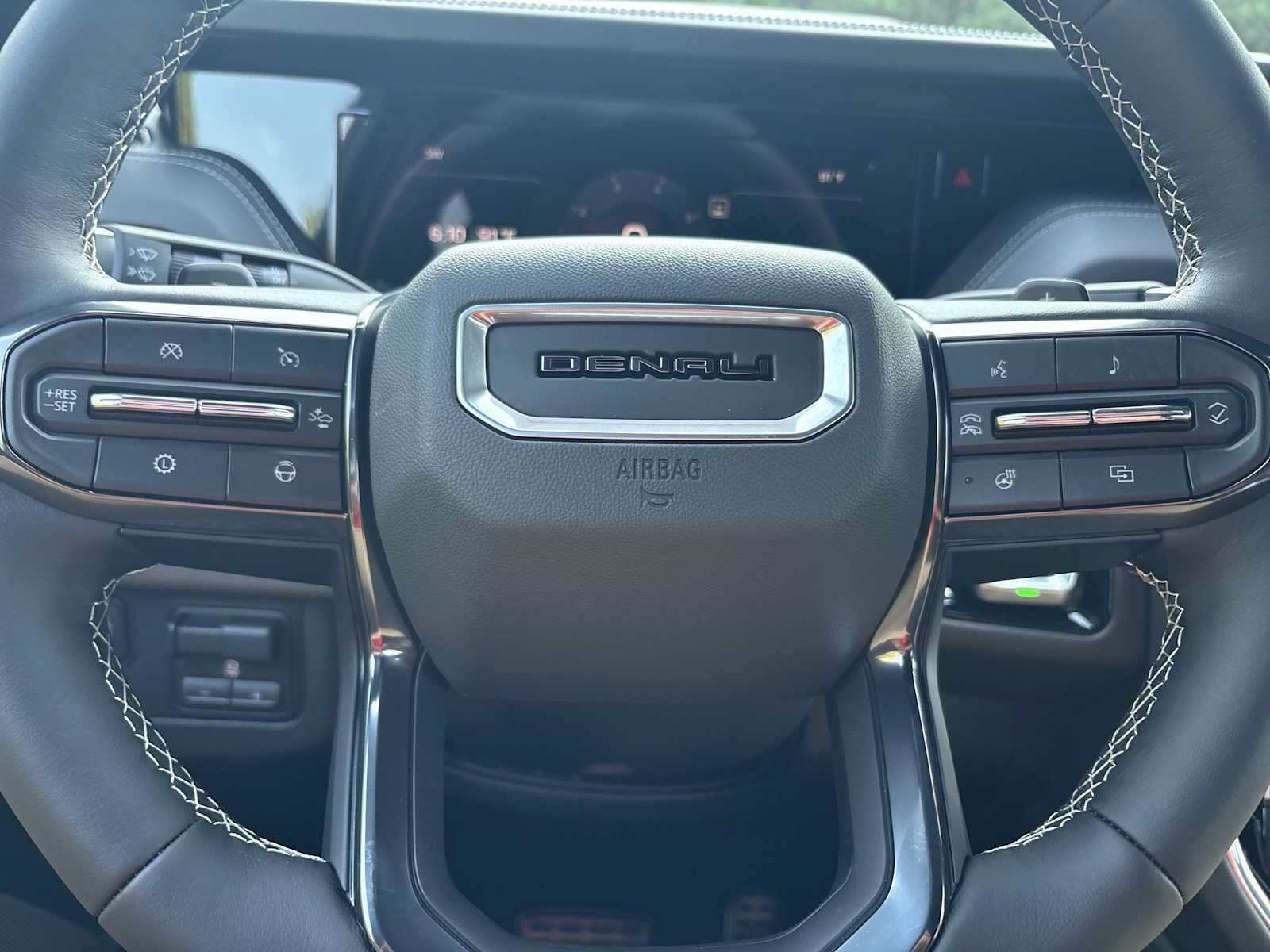New 2026 GMC Yukon XL Denali Ultimate AWD/4WD image 9