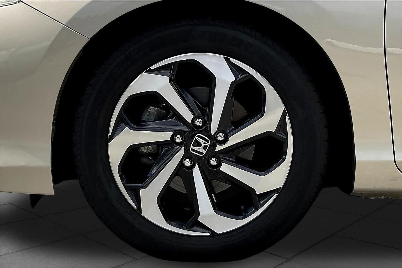 Used 2017 Honda Accord EX-L image 11