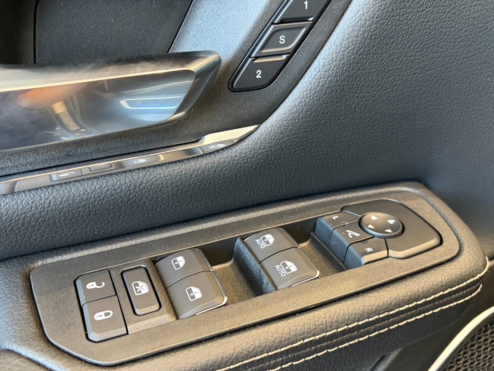 New 2027 RAM 1500 Laramie w/ Night Edition AWD/4WD image 13