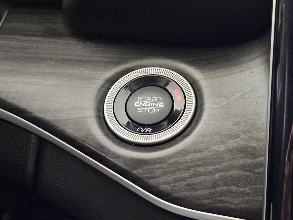 Used 2021 Jeep Grand Cherokee L Limited RWD image 15