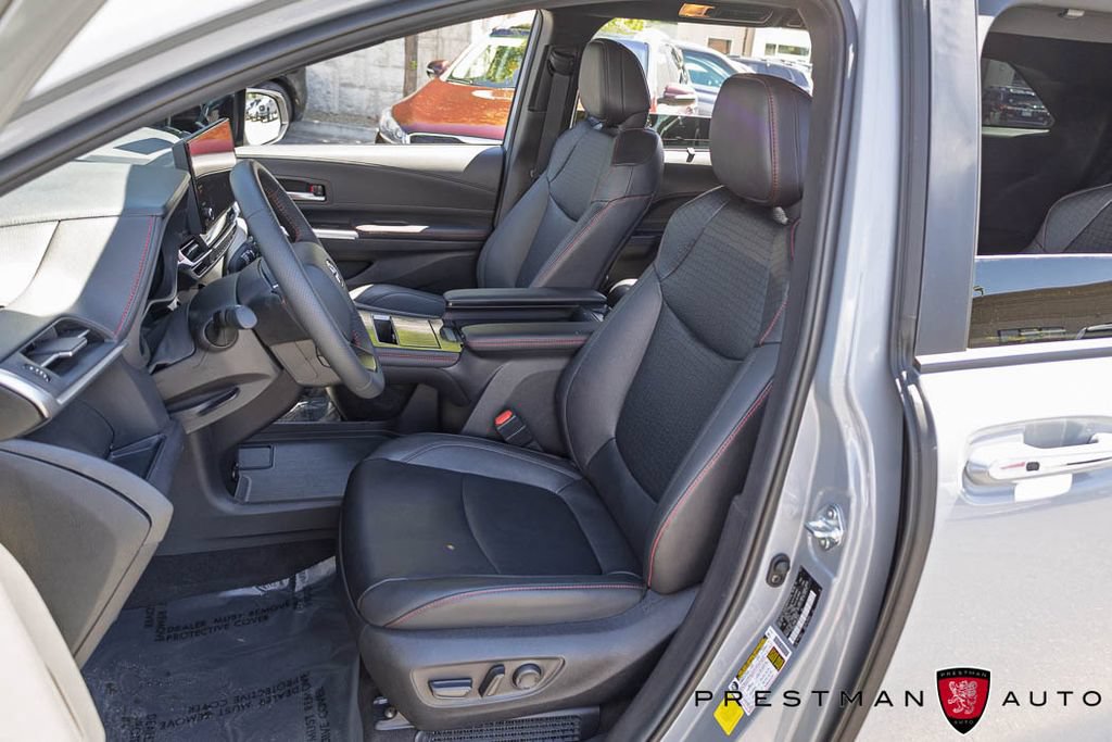 Used 2025 Toyota Sienna XSE FWD image 24
