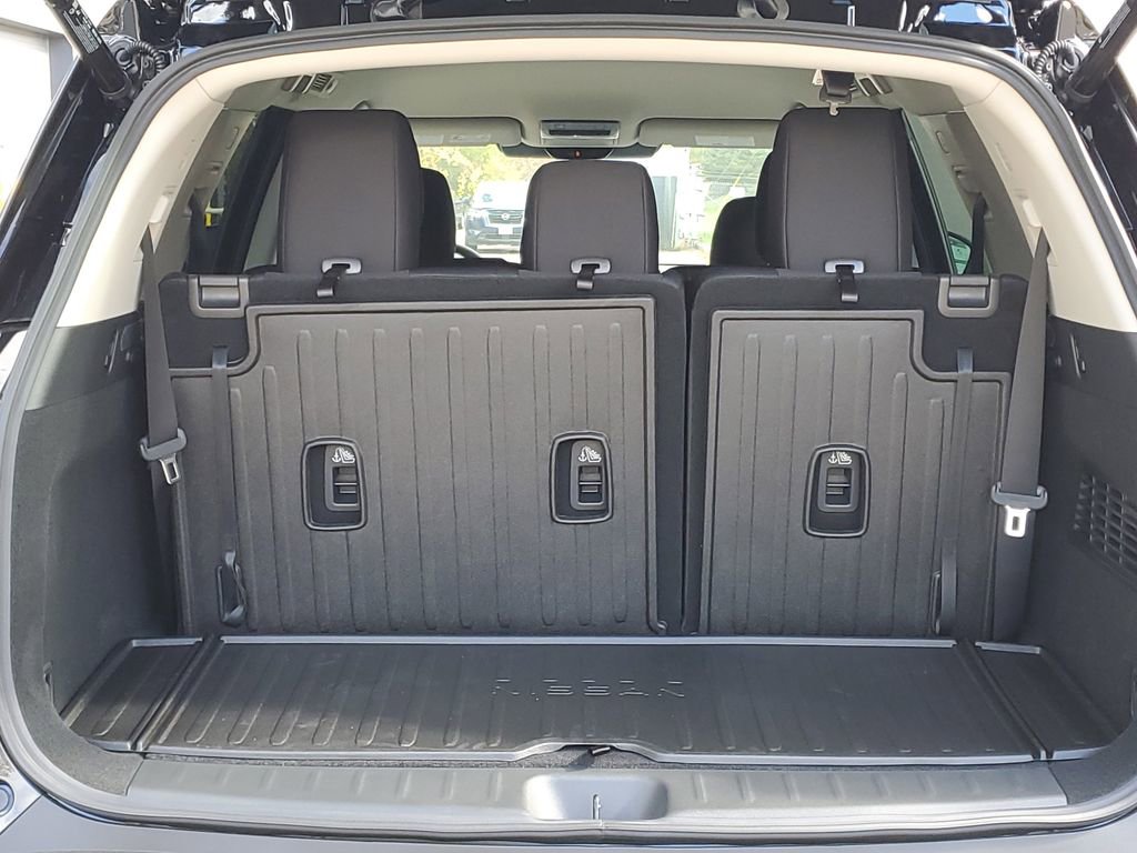 New 2025 Nissan Pathfinder SV image 7
