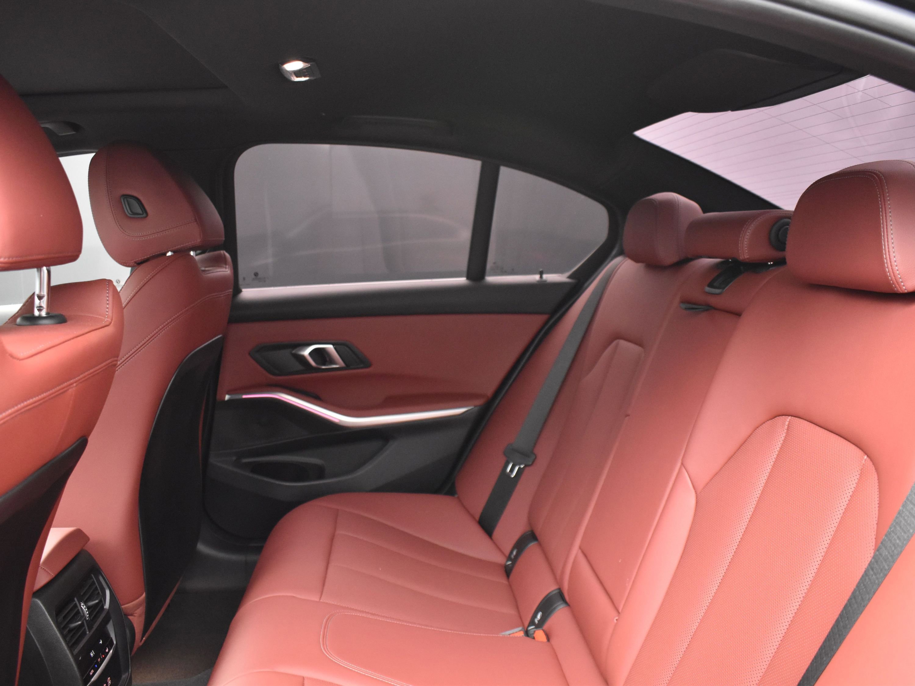 Used 2024 BMW 330i Sedan w/ Convenience Package image 9