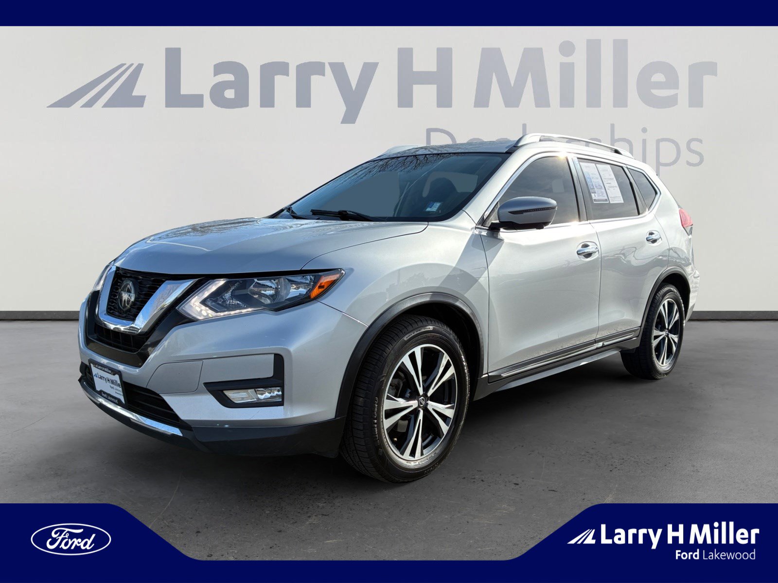 Used 2018 Nissan Rogue SL image 1