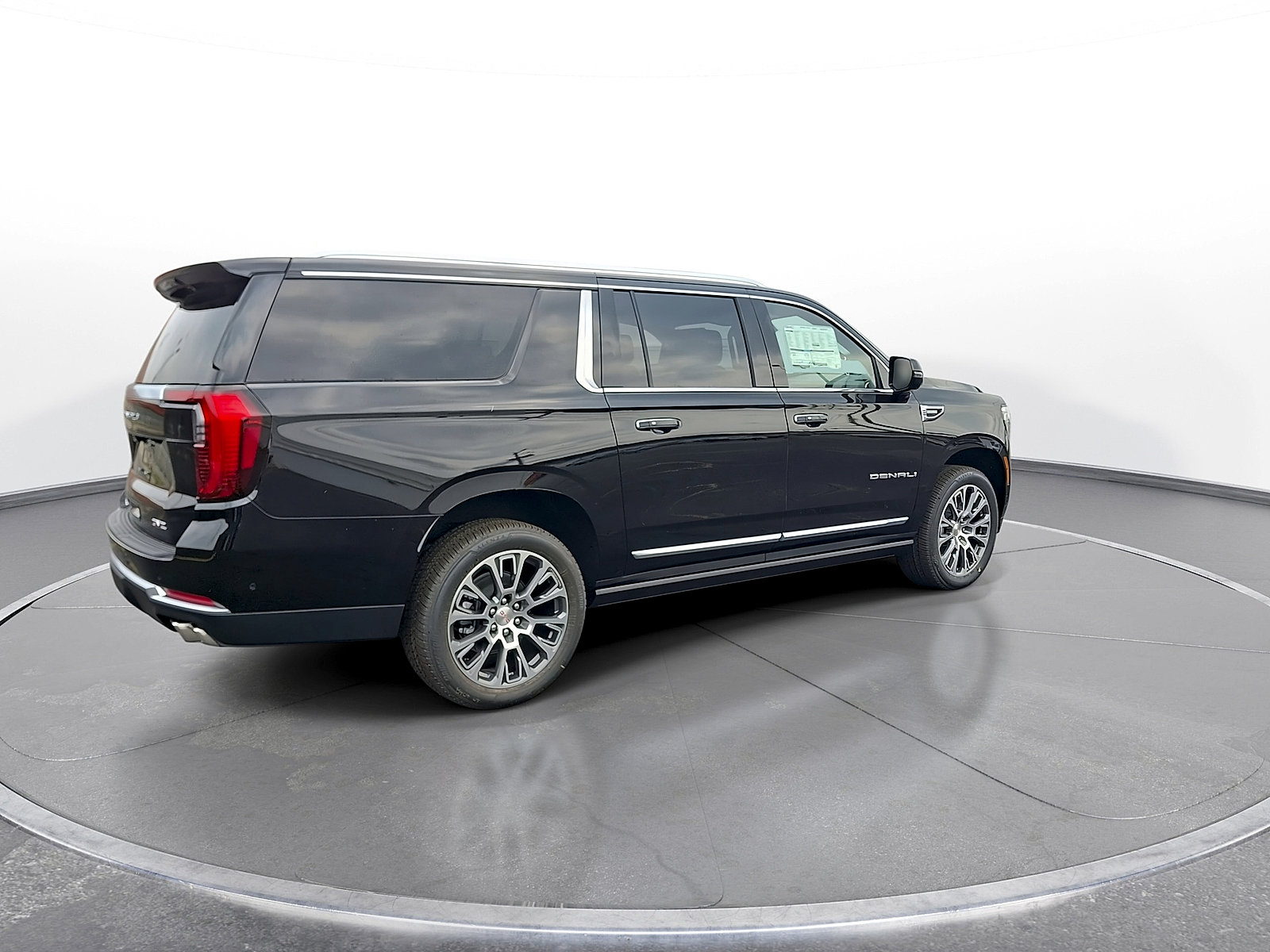 New 2026 GMC Yukon XL Denali w/ Denali Reserve Package AWD/4WD image 8