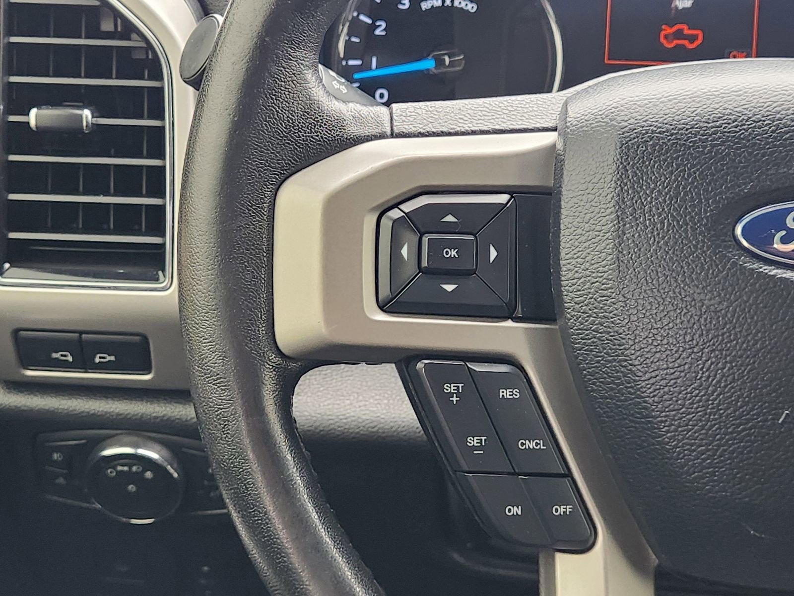 Used 2019 Ford F250 Lariat w/ Lariat Ultimate Package AWD/4WD image 27