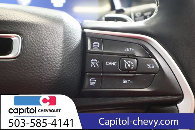 Used 2025 Jeep Grand Cherokee Altitude AWD/4WD image 21