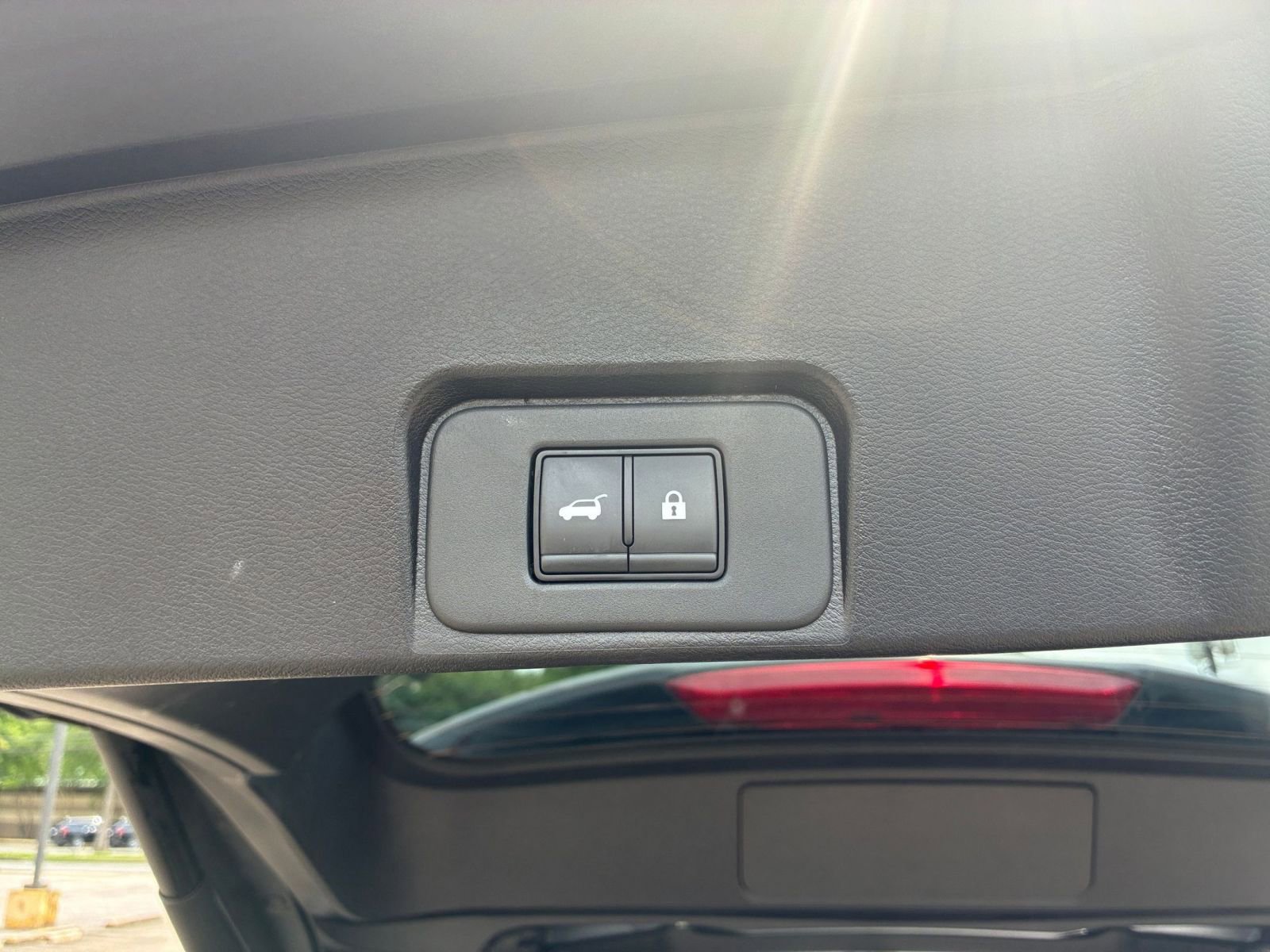 Used 2025 Nissan Rogue SV AWD/4WD image 19