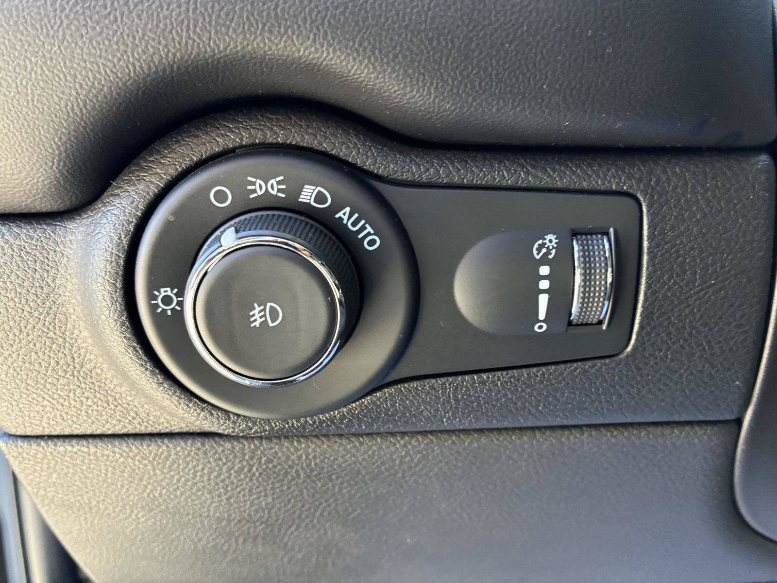Used 2022 Dodge Durango SXT AWD/4WD image 22