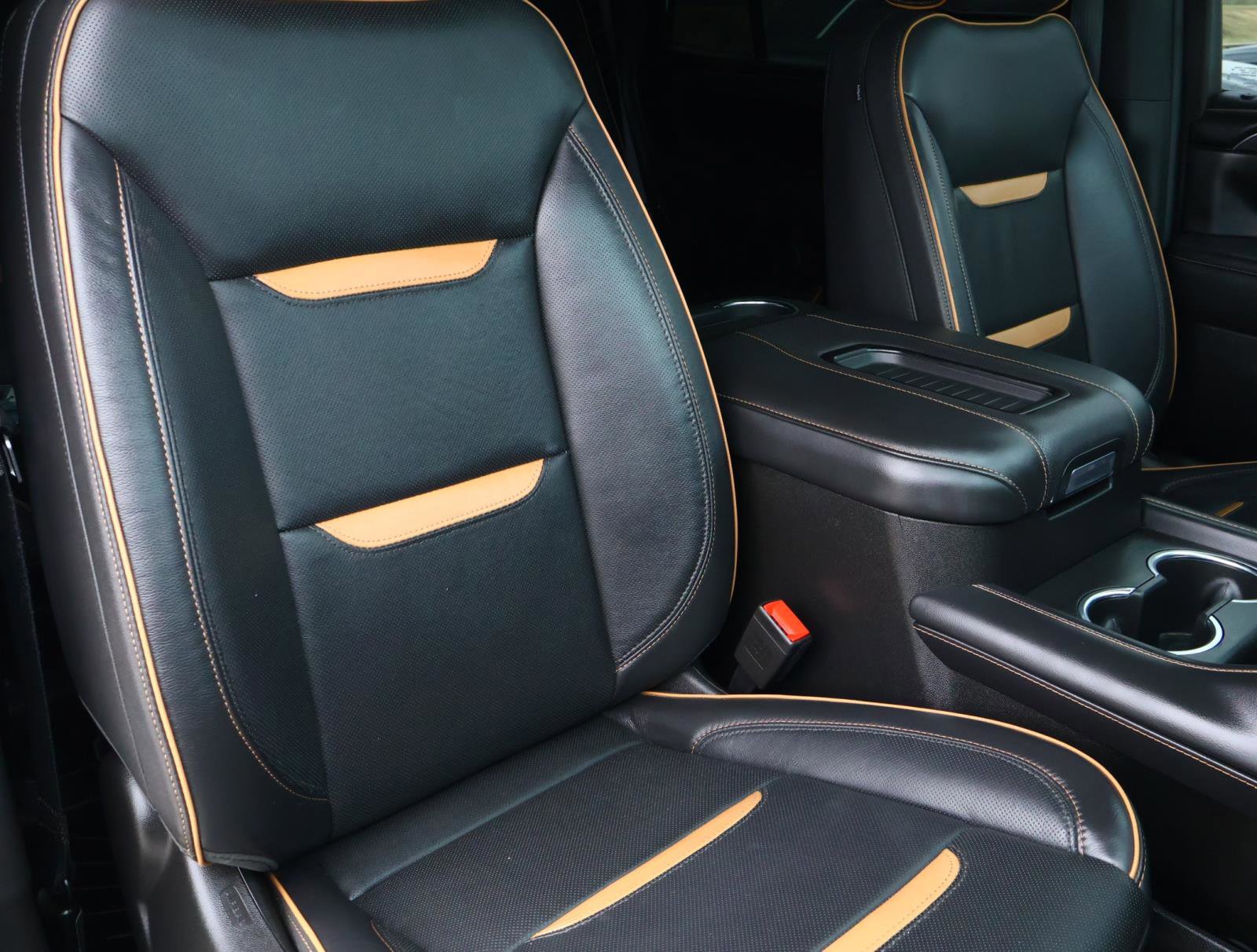 Used 2023 GMC Yukon AT4 w/ Technology Package image 19