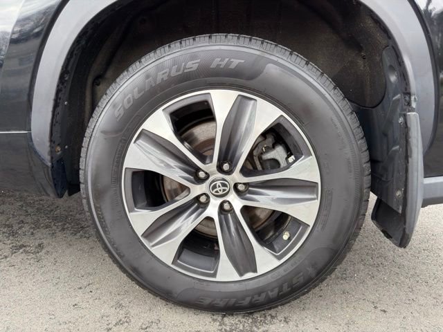 Used 2021 Toyota Highlander XLE image 30