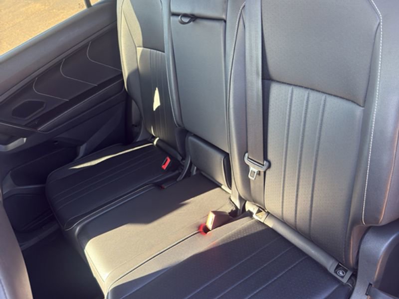 Used 2024 Volkswagen Tiguan SE image 19