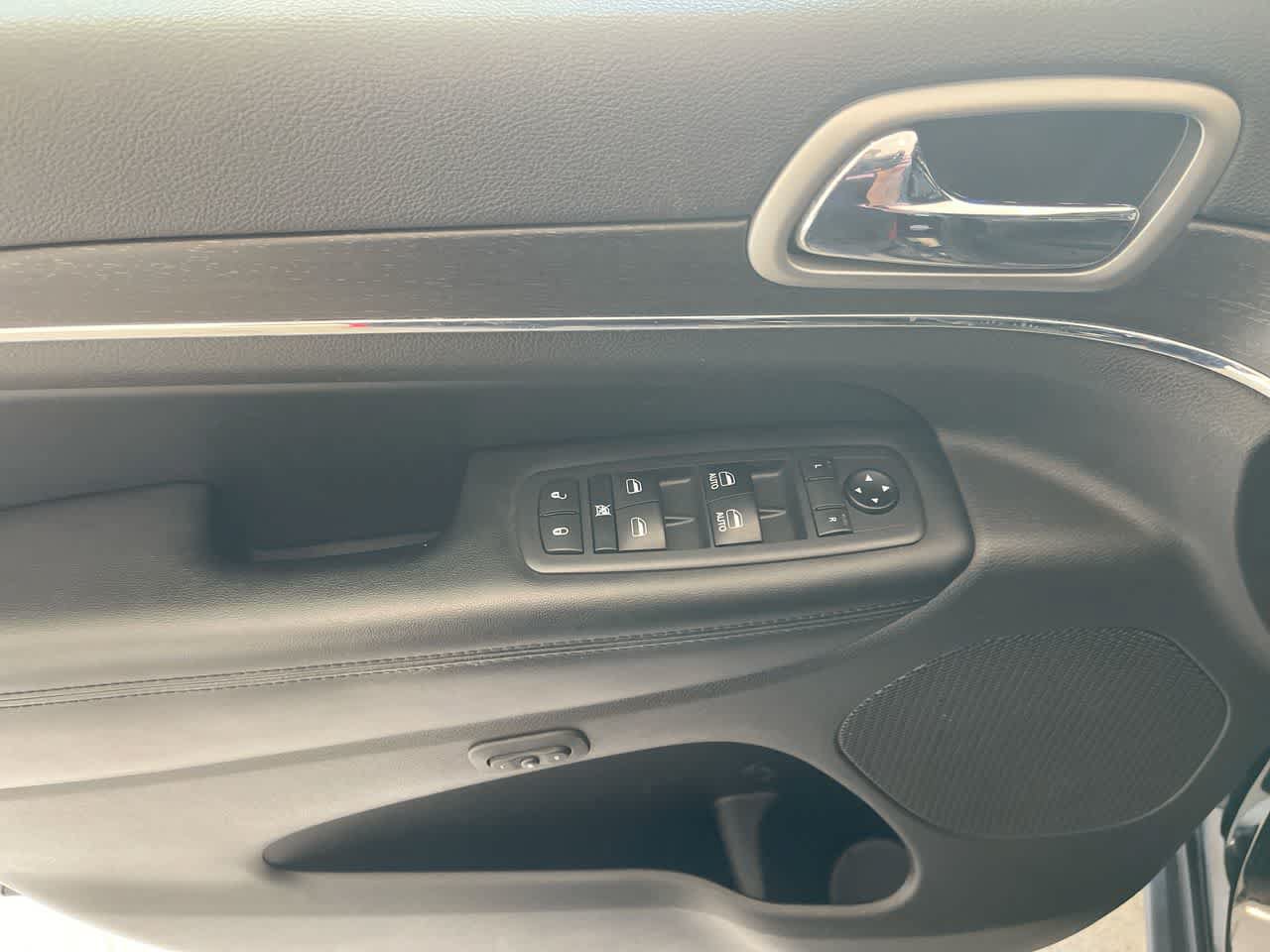 Used 2018 Jeep Grand Cherokee Limited AWD/4WD image 13