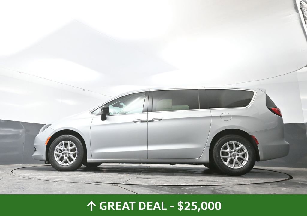 Used 2024 Chrysler Voyager LX image 54