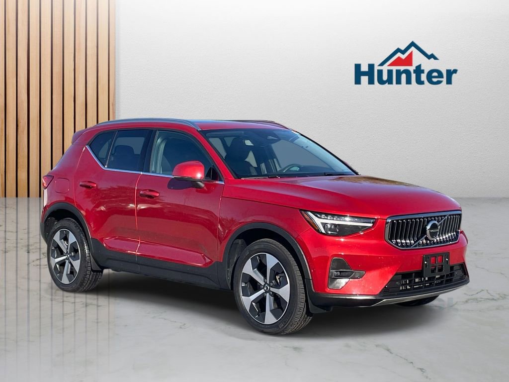 Used 2024 Volvo XC40 B5 Plus w/ Climate Package AWD/4WD image 1