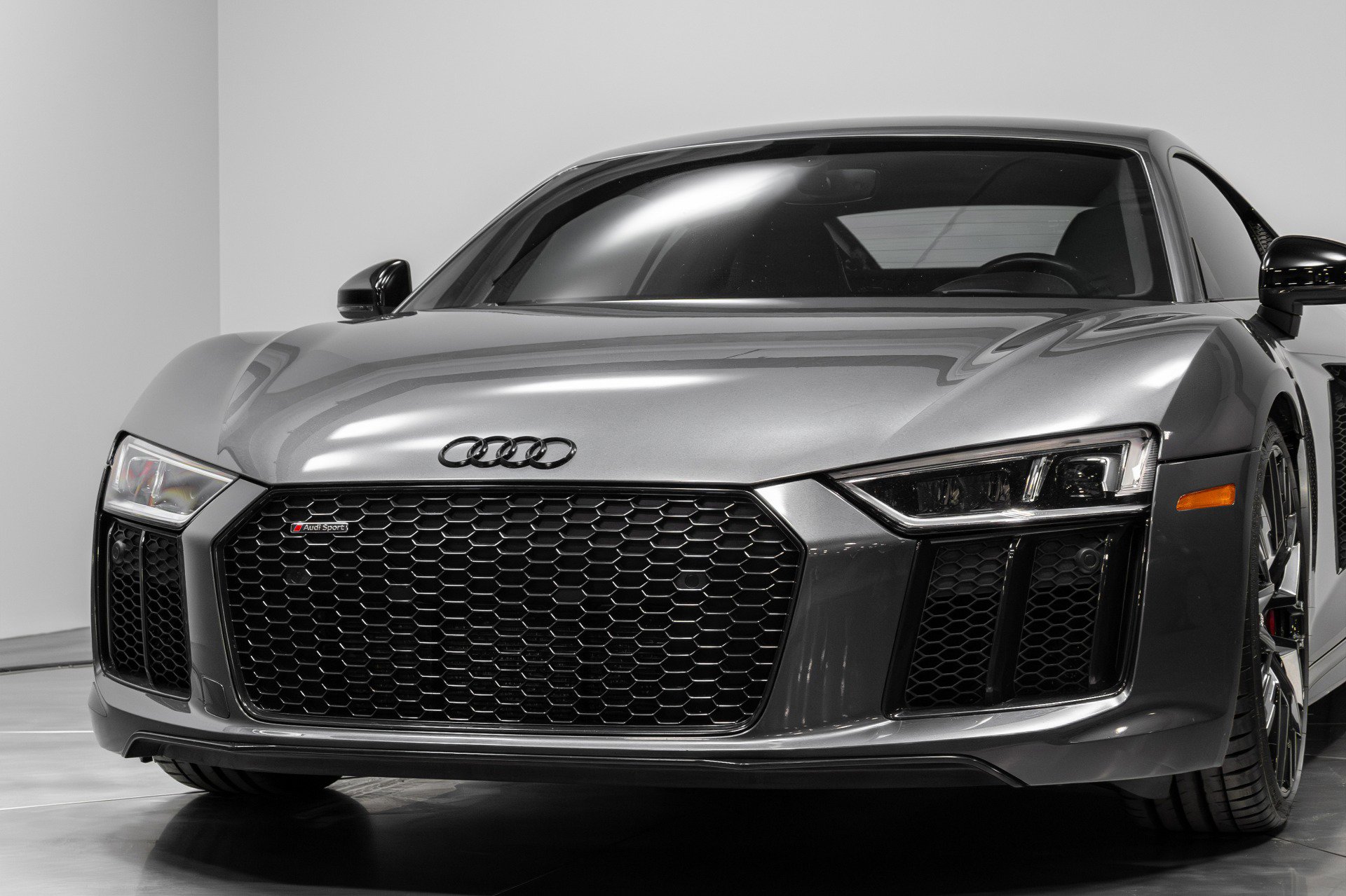 Used 2018 Audi R8 V10 w/ Premium Package image 75
