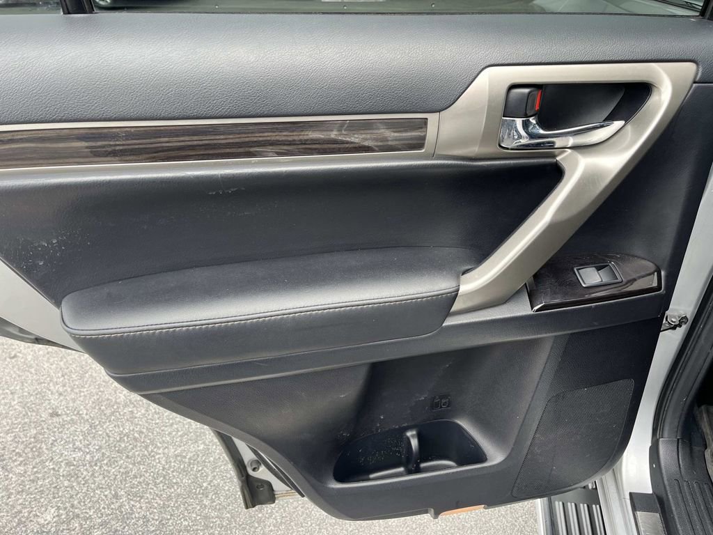 Used 2015 Lexus GX 460 460 w/ Navigation Package image 18