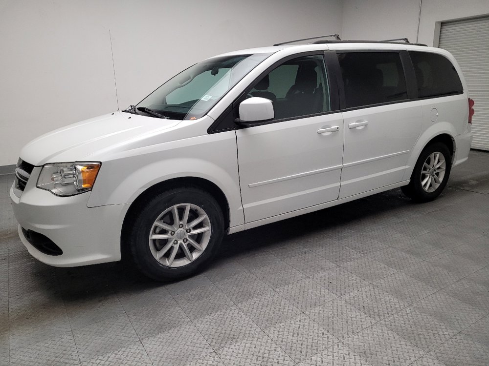 Used 2016 Dodge Grand Caravan SXT FWD image 2