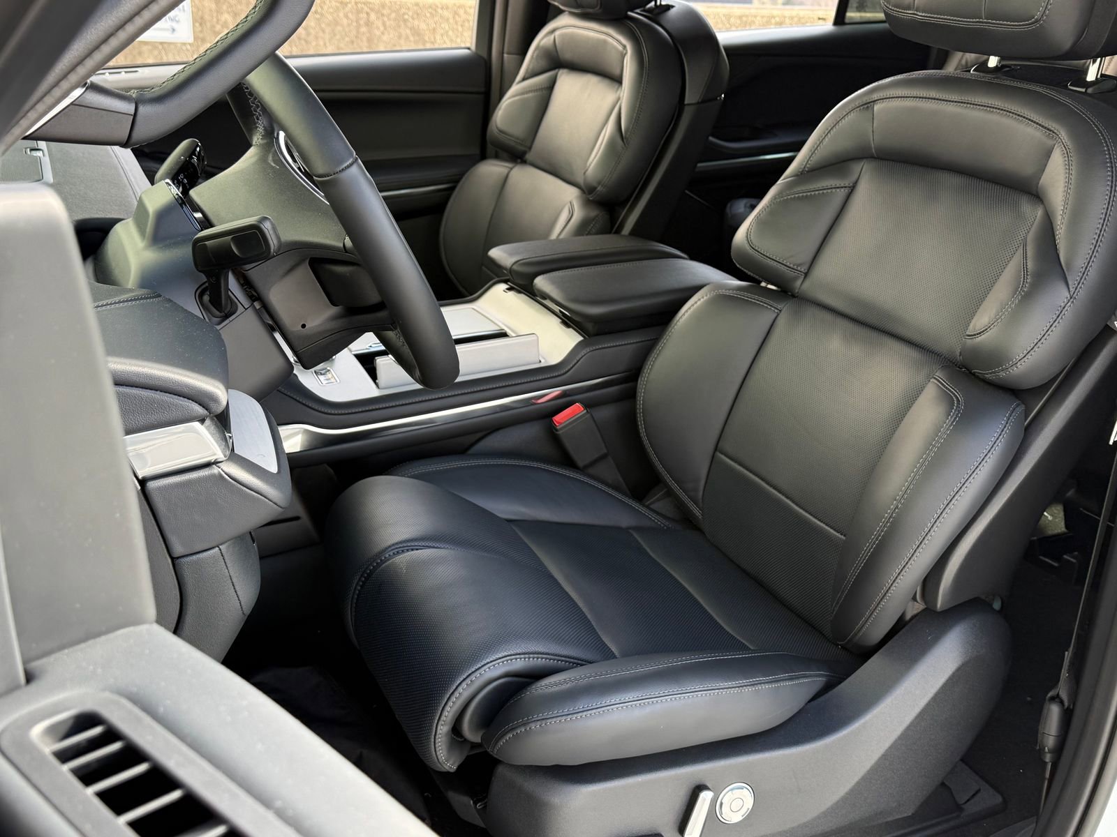 New 2026 Lincoln Navigator Reserve w/ Jet Appearance Package image 20