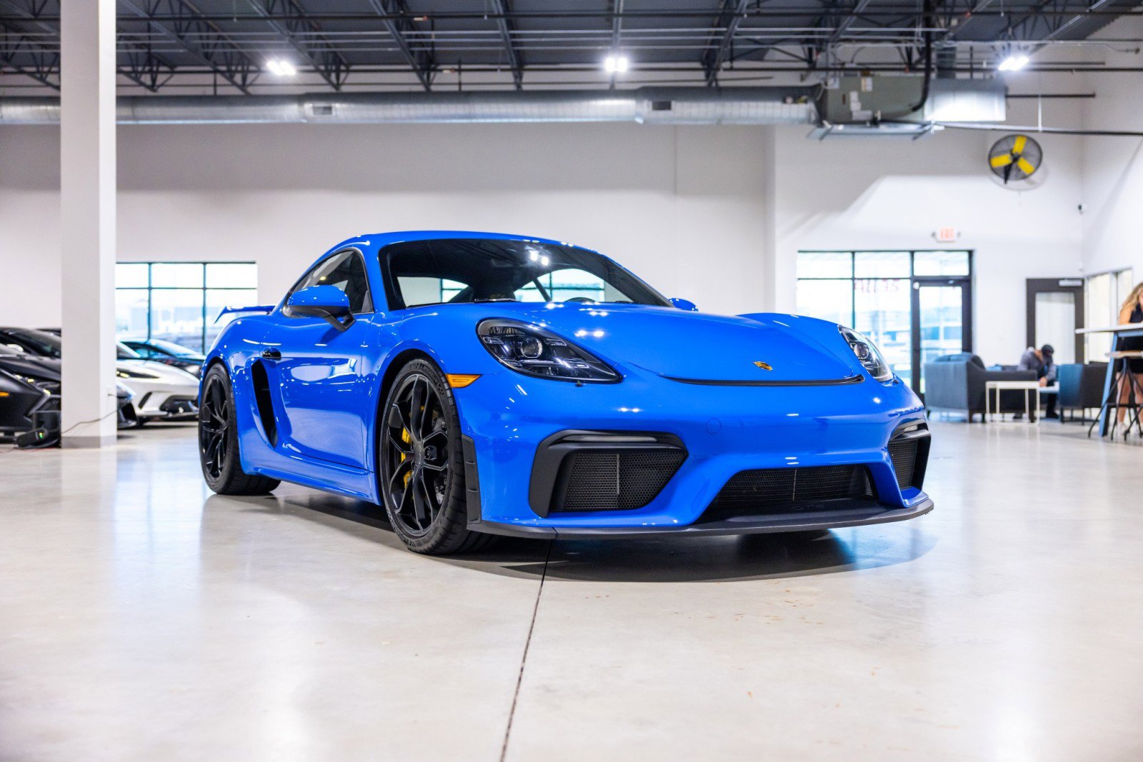 Used 2022 Porsche 718 Cayman GT4 RWD image 3