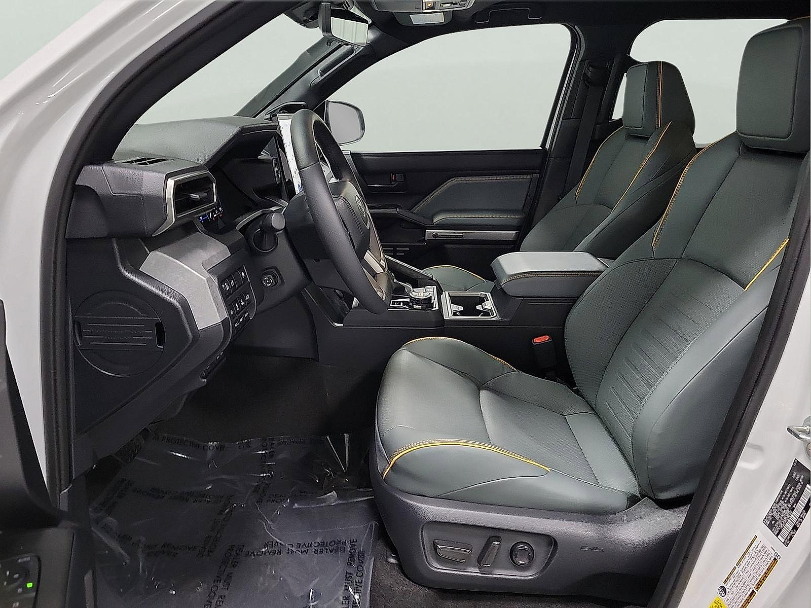 Certified 2025 Toyota 4Runner Trailhunter AWD/4WD image 11