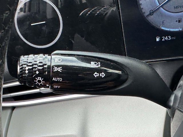 Used 2025 Hyundai Elantra Limited FWD image 37