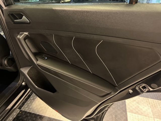 Certified 2023 Volkswagen Tiguan SE FWD image 13
