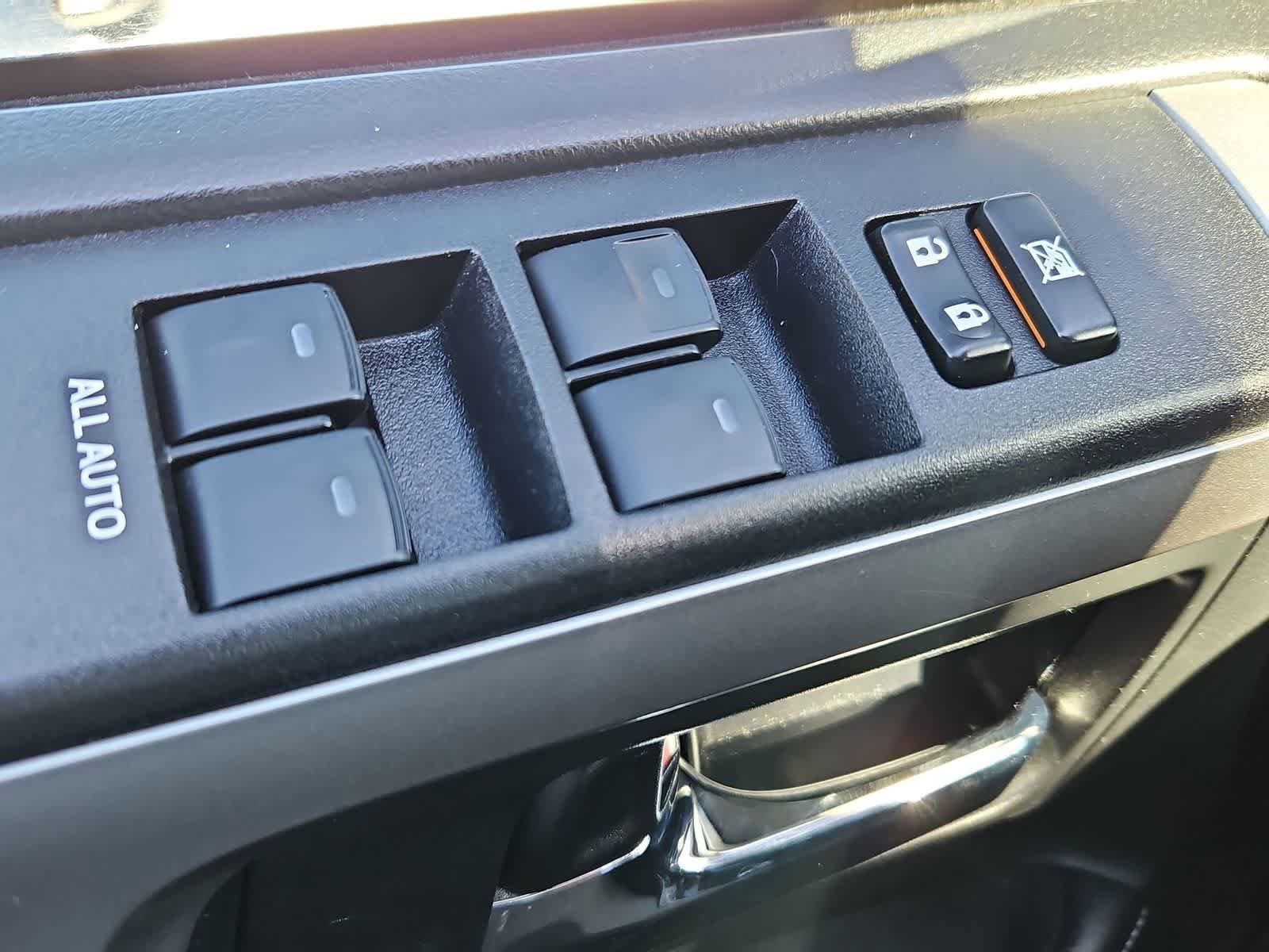 Used 2018 Toyota 4Runner SR5 AWD/4WD image 17