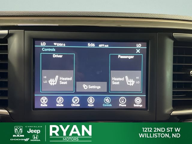 Used 2018 Chrysler Pacifica Touring-L FWD image 22