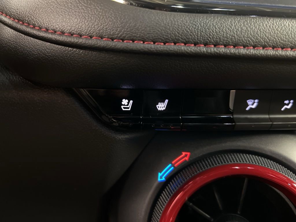 Used 2022 Chevrolet Blazer RS w/ Enhanced Convenience Package AWD/4WD image 14