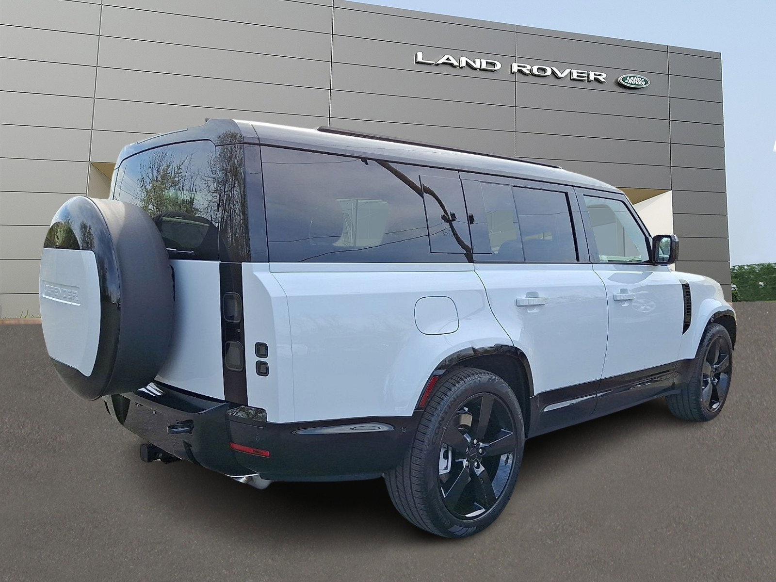 New 2026 Land Rover Defender 130 X-Dynamic SE AWD/4WD image 2