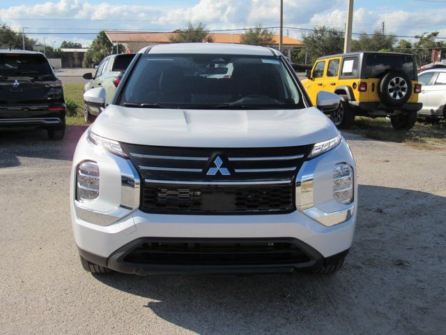 New 2026 Mitsubishi Outlander ES image 6