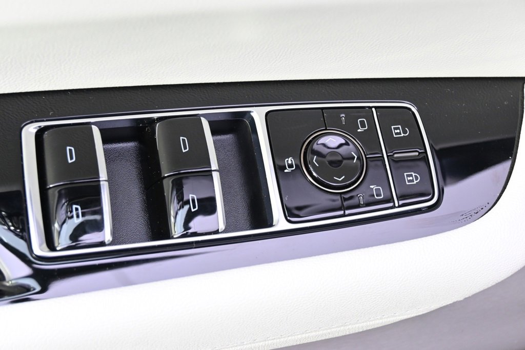 New 2026 Cadillac Vistiq Luxury w/ LPO, Floor Liner Package image 24