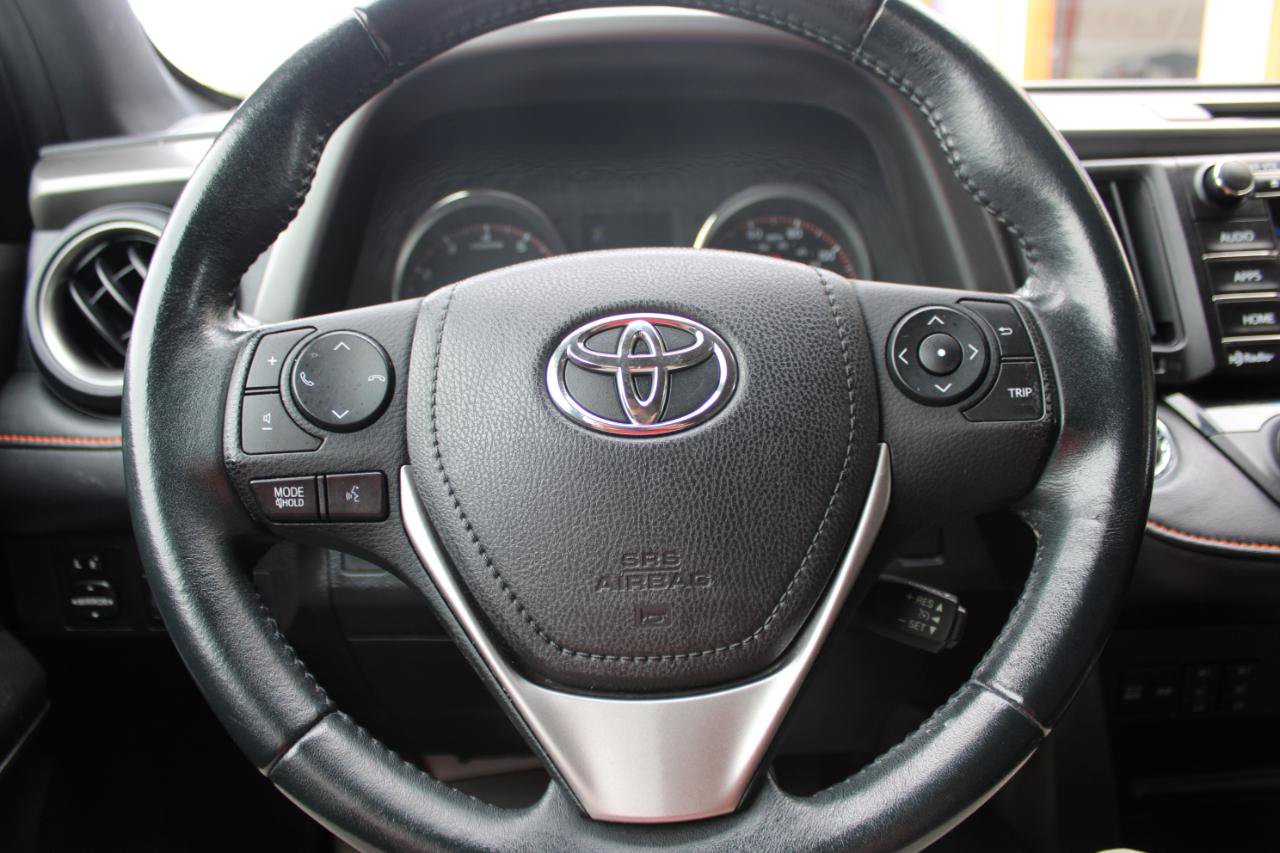Used 2016 Toyota RAV4 SE FWD image 17