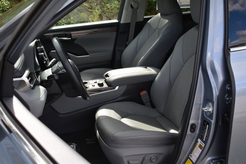 Used 2023 Toyota Highlander Limited image 11