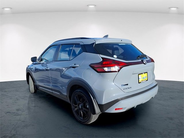 Used 2023 Nissan Kicks SR image 4