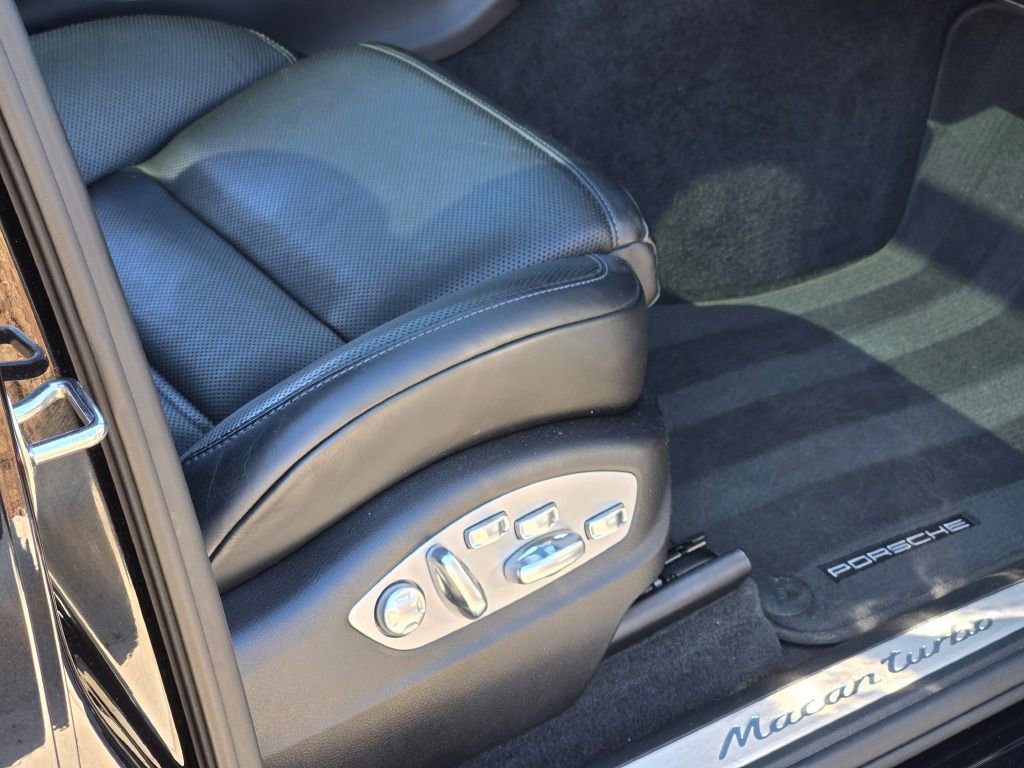 Used 2017 Porsche Macan Turbo image 40