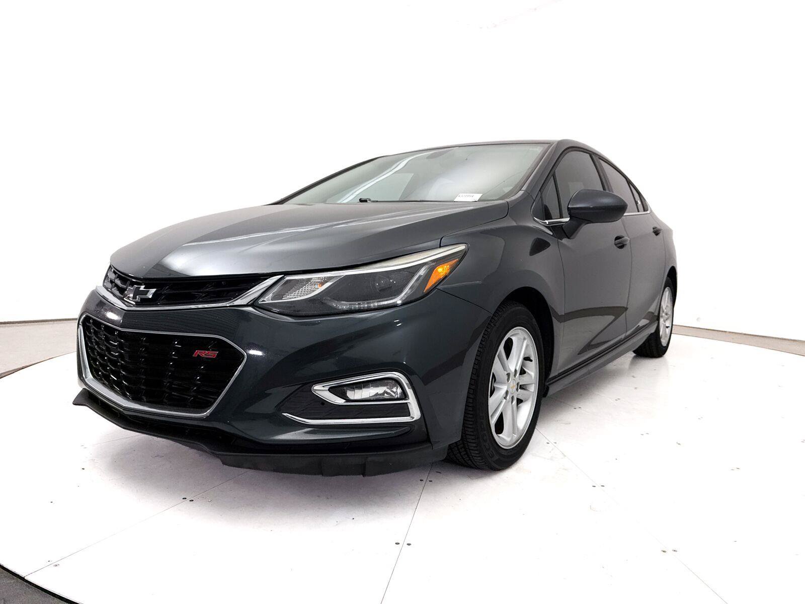 Used 2018 Chevrolet Cruze LT w/ Convenience Package FWD image 3