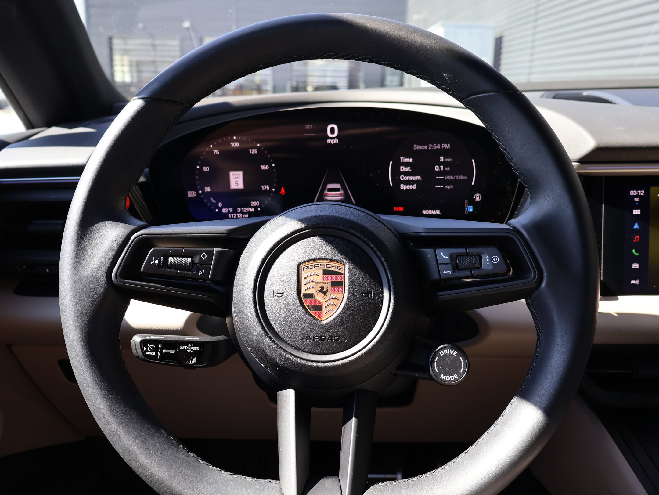 Certified 2025 Porsche Macan 4S Electric AWD/4WD image 17